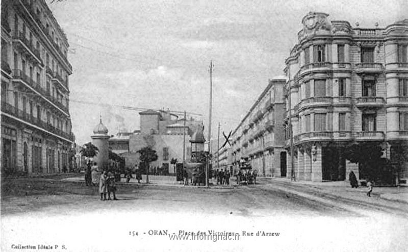 271.jpg - Place des Victoires en 1900